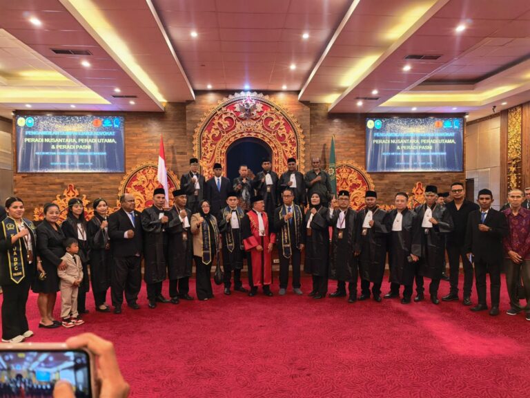 13 Advokat Baru PERADI PASNI Resmi Disumpah di Pengadilan Tinggi Denpasar